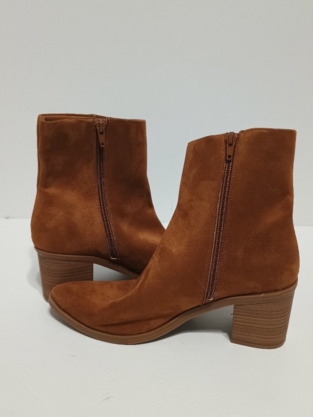 Universal Thread Women’s 9 Brown Faux Suede Ankle Boots Block Heel Side Zip - Picture 2 of 9